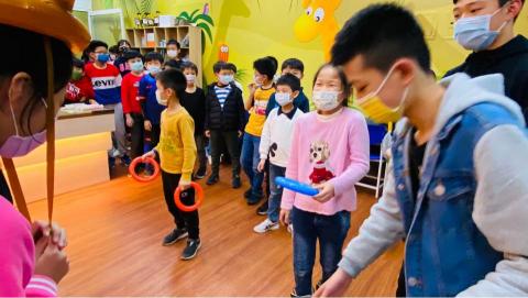 陳欣妤 - 長頸鹿美語聖誕節活動