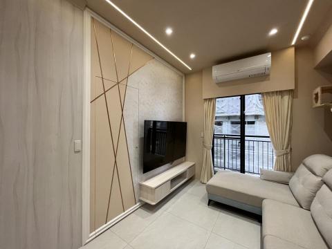 賽尚整合行銷有限公司 - 電視牆設計結合隱藏門