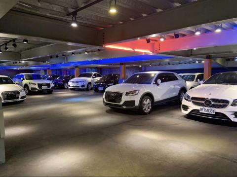 美好關係🎈 承穎 - 良好的購車環境，乾淨的室內車庫，不用擔心您未來的愛車在外面風吹日曬雨淋  