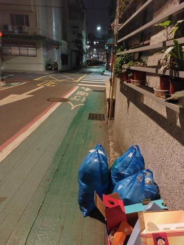 小金大叔 - 幫內湖楊小姐代丟垃圾與回收