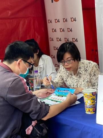 Erin Wu 履歷健檢/職涯分析 - 在104擔任履歷健檢Giver