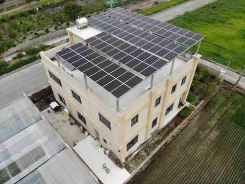 昕陽/領航太陽能發電 周特助 - 雲林虎尾農舍屋頂棚架型太陽能發電系統