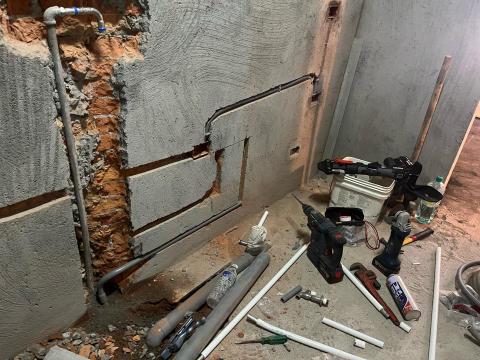 盛逸水電行 宋宙騏 - 冷熱水打溝配管