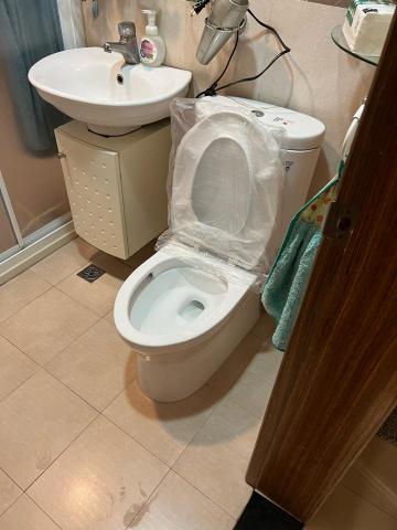居家抓漏。水電冷氣。專業團隊 - 馬桶漏水重新安裝