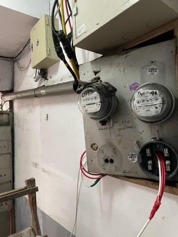 吳鈺威 - 台電電錶錶座更換，重新拉線
