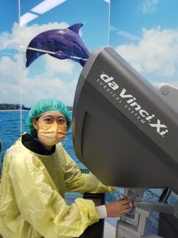 林羿婷 - 這是操作達文西手臂的照片