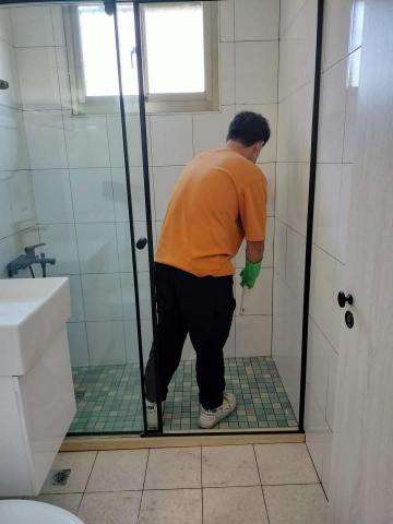 鑫晨專業清潔工作室 - 工作中