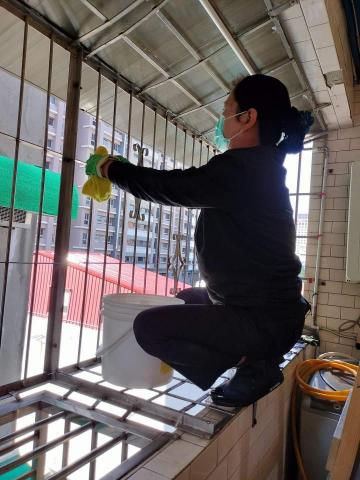 鑫晨專業清潔工作室 - 清潔中