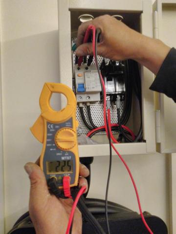 黃仲億 - 電壓量測