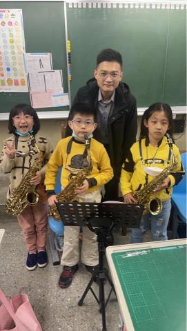 法國音樂院文憑|簡子為|20年薩克斯風教學經驗 - 國小社團 教學紀錄 法國音樂院文憑|簡子為|20年薩克斯風教學經驗 - 國小社團 教學紀錄