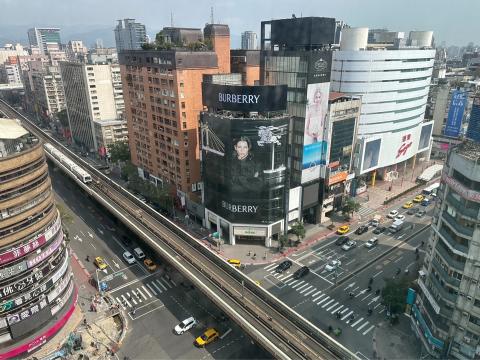 澔揚廣告事業有限公司 - 東區sogo廣告外牆