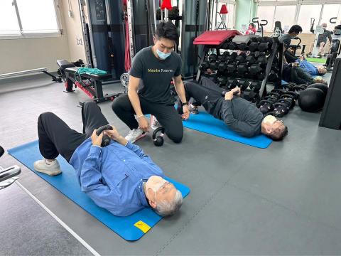 Morgan教練 - 長者重量訓練 Morgan教練 - 長者重量訓練