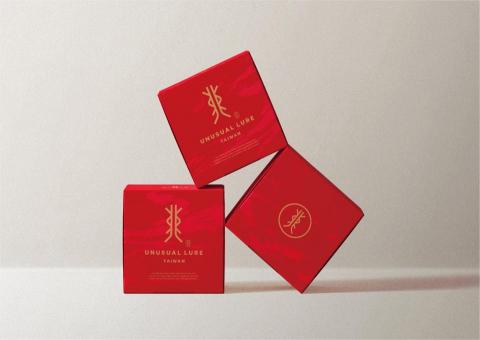 人間火設計 - 非常路亞 / 包裝視覺設計
作為一個路亞釣的大型社團，未來可能會產出自有品牌的延伸品，試圖設計有別市面上釣魚用品的風格，帶給大家耳目一新的感覺。
