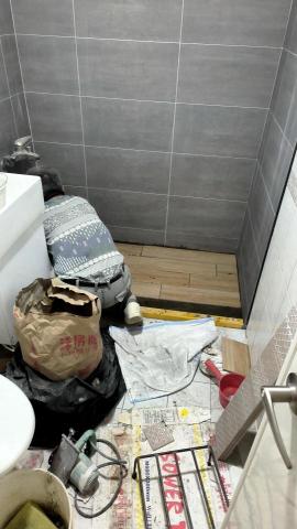 品瀚拆除工程 - 貼地磚