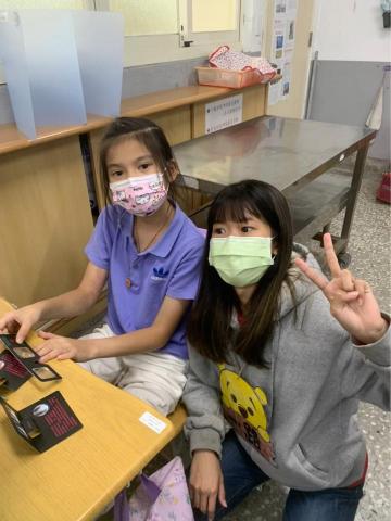 蔡依汝 - 教小朋友看圖