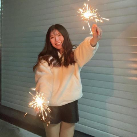 提供兒童美語補習班比較服務的專家莊雅婷