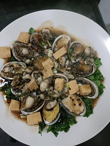 陳國雄(豬二哥企業社) - 鮮蚵九孔