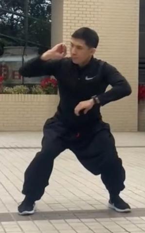 Smile （以學習防身技術同步提升健康或在健身時導入防身技 - 八極拳頂心肘