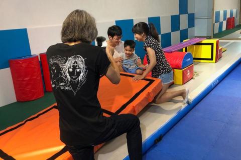 陳逸軒 - 【企業形象影片】動態攝影+後期製作