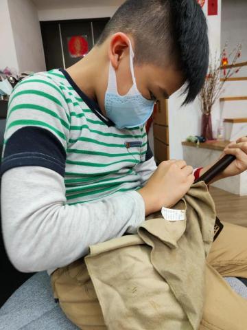 黃若儀 - 可愛的學生養成每日好習慣，學習獨立學著整理二胡