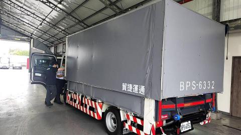 貿捷運通 - 新購車輛，5噸升降雙開帆布尾門車