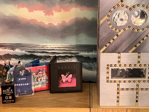 理想小島娛樂 - 獲得的獎盃,YTber口一口的頭套與參與過的專輯 理想小島娛樂 - 獲得的獎盃,YTber口一口的頭套與參與過的專輯