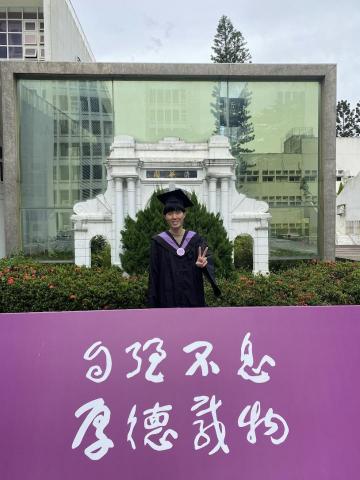 徐浩鈞🎓台大資工所🎓 - 