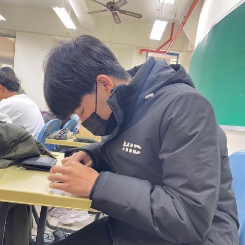 提供高中化學服務的專家黃欽揚