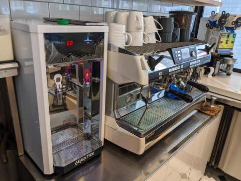 超極電腦科技行 - 沛辰桌上型雙溫飲水機