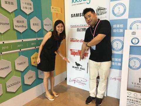 翅膀彎彎 - 展場大圖設計