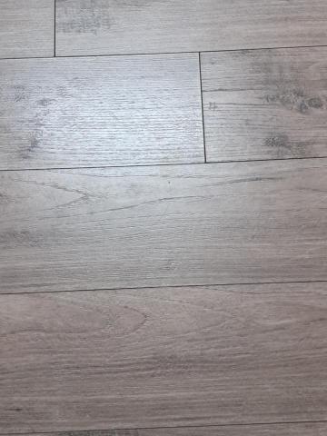 沈小姐 - 地板乾淨度