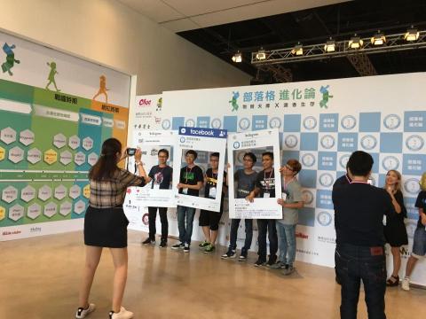 翅膀彎彎 - 展場大圖設計