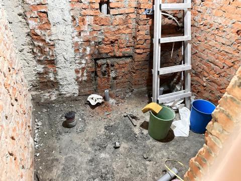 榮鑫居家水電維修 - 廁所打石拆除