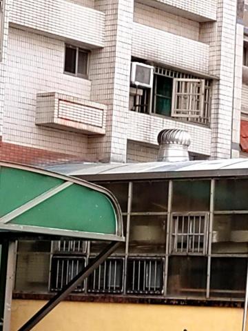 品欽工程行 - 車庫更換採光罩完成 品欽工程行 - 車庫更換採光罩完成