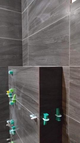 游國棟 - 浴室貼磚