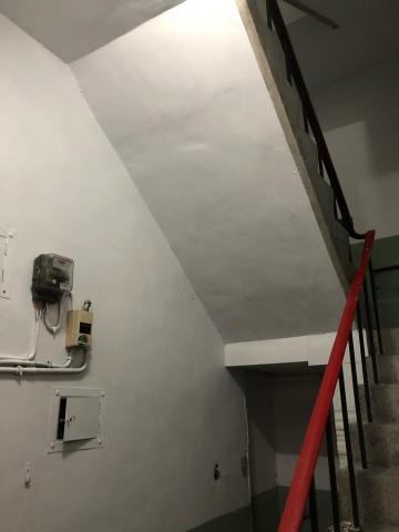 左手油漆 - 公寓樓梯粉刷