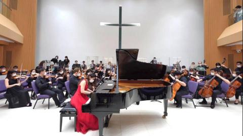 蘇珊娜鋼琴教室 - 與亞洲室樂團合奏