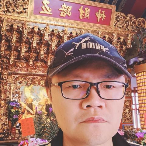 提供電梯車廂服務的專家李偉杰