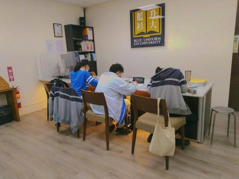 臺中市私立藍衫升大文理短期補習班 - 提供班內生自習空間，擁有安靜讀書空間~