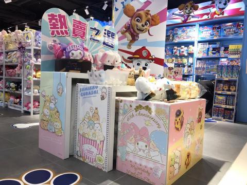 Twilight - 門市通路子母桌形象佈置