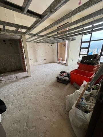 蕭如雯 - 全室木作拆除-樓中樓層板拆除-地板沙漿層見底