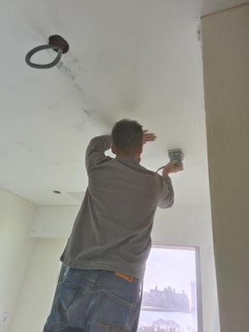 萬力興油漆防水工作室 - 天花板研磨中