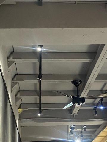 信義鐵工廠 - 前陽台增建營業空間上方設開放式陽台