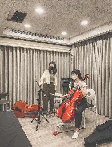 Leona 音樂工作室 - 成人大提琴課程