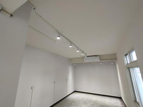 小陳 拆除 清運 油漆 自工價廉 - 軌道燈安裝