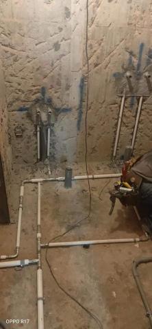 小陳 拆除 清運 油漆 自工價廉 - 衛浴配置冷熱管 壓接管