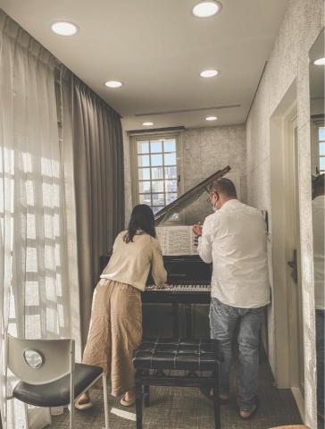 Leona 音樂工作室 - 成人鋼琴課程