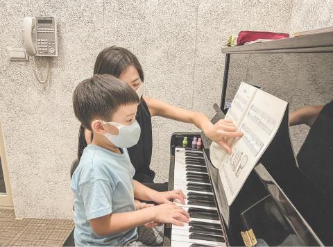 Leona 音樂工作室 - 兒童鋼琴課程