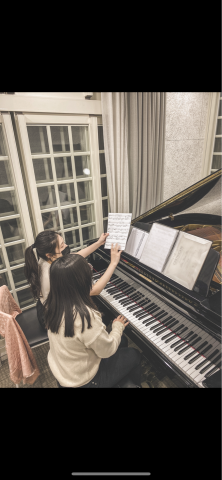 Leona 音樂工作室 - 成人鋼琴課程