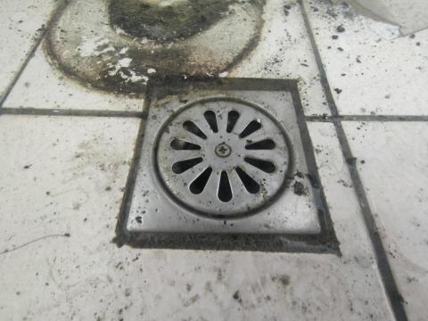 仁水水電工作室 - 排水口 清潔疏通 仁水水電工作室 - 排水口 清潔疏通